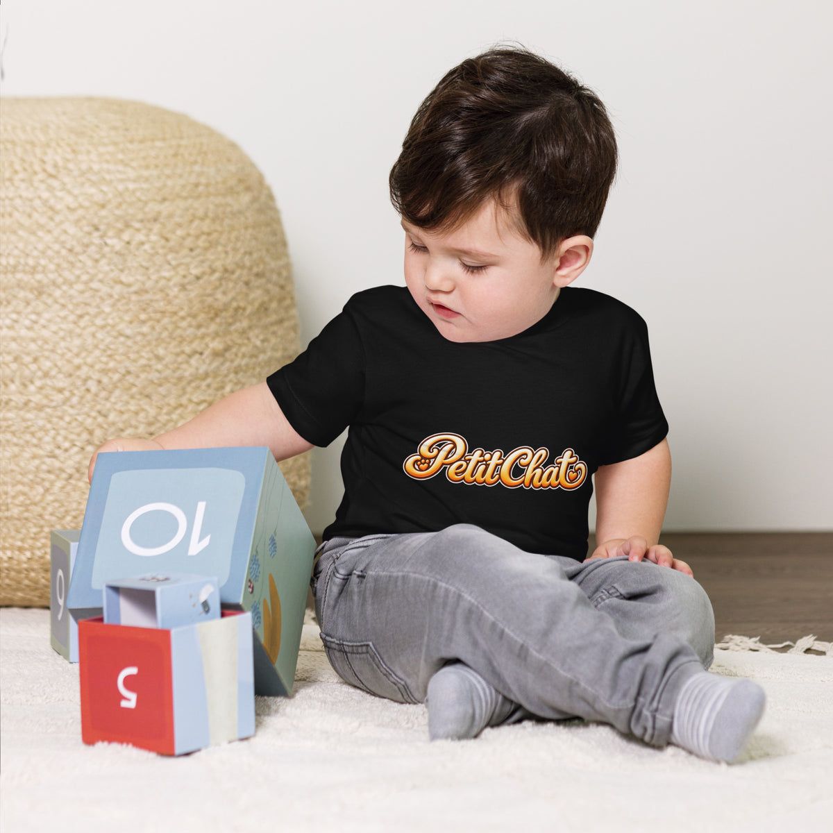 T-shirt enfant noir Petit Chat en lettrage